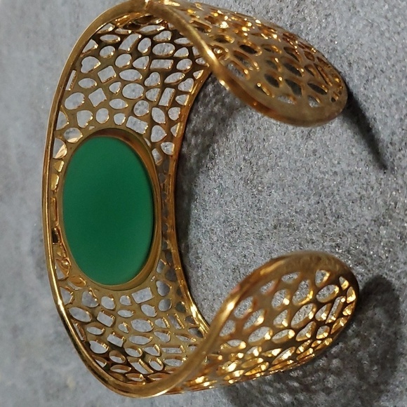 Green Onyx Thick Hinged Cutout Cuff Bracelet in Pure Solid Brass, sz 8 - Picture 5 of 10